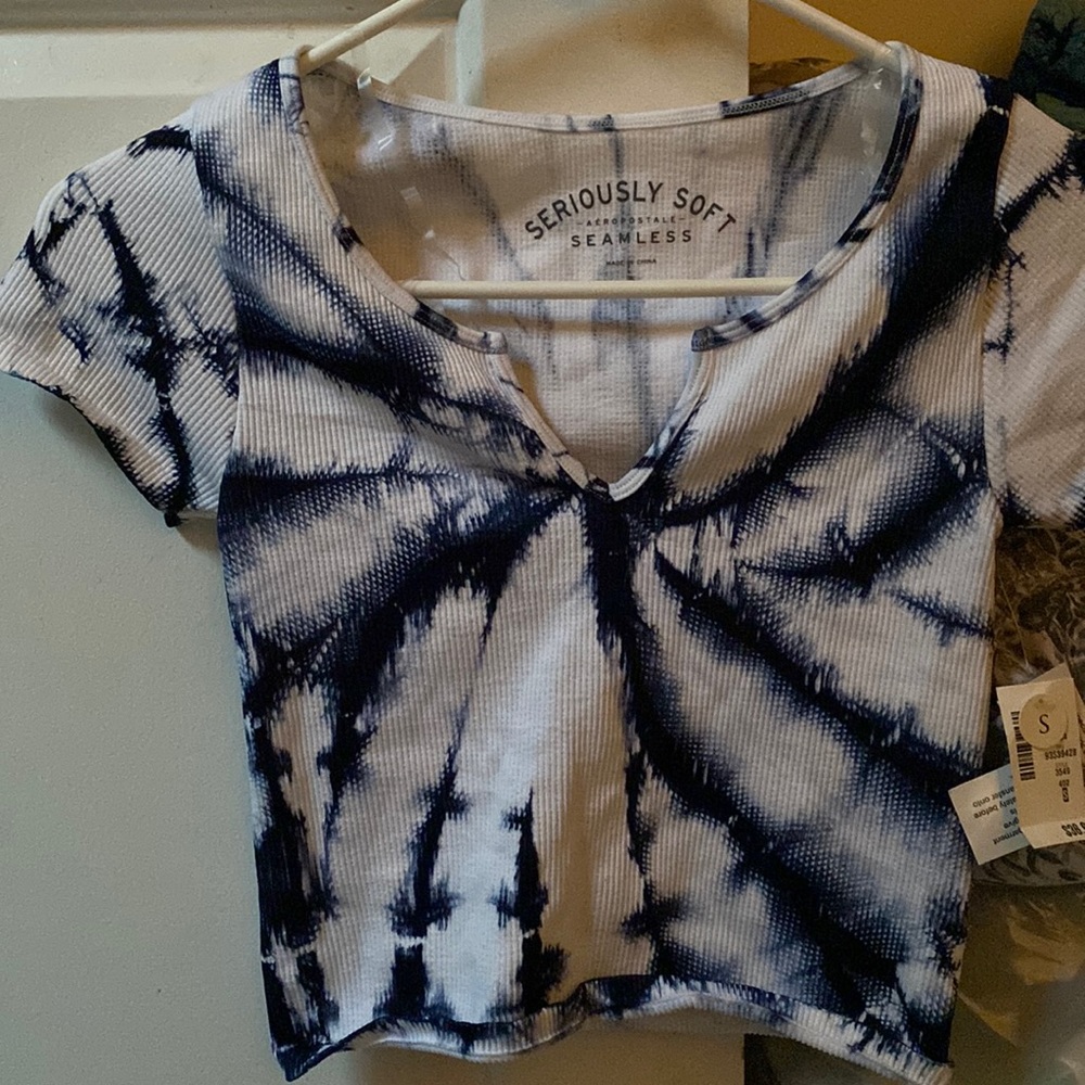 Aeropostale short sleeve crop top shirt size small with tags
